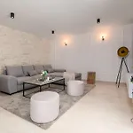 Designer Simone - Modern Und Heritage Style By Interhome