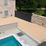 Designer Simone - Modern Und Heritage Style By Interhome Tinjan