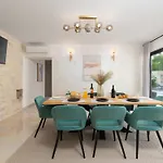 Designer Simone - Modern Und Heritage Style By Interhome