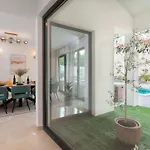 Designer Simone - Modern Und Heritage Style By Interhome *