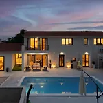 Дом отдыха Designer Simone - Modern Und Heritage Style By Interhome Tinjan