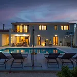 Designer Simone - Modern Und Heritage Style By Interhome