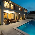 Designer Simone - Modern Und Heritage Style By Interhome *