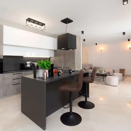 Designer Simone - Modern Und Heritage Style By Interhome Tinjan