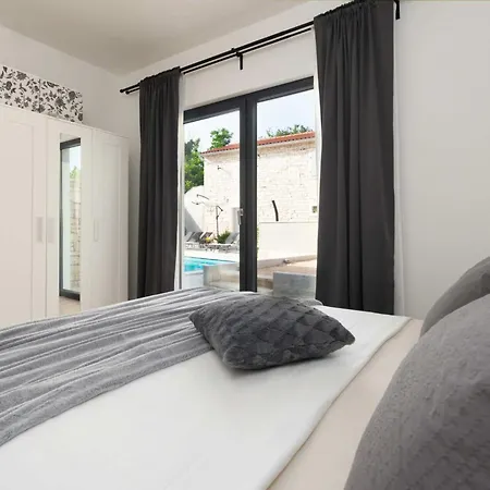 Designer Simone - Modern Und Heritage Style By Interhome Ferienhaus *