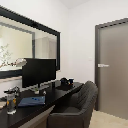 Designer Simone - Modern Und Heritage Style By Interhome