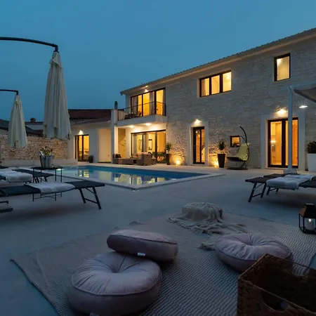 Ferienhaus Designer Simone - Modern Und Heritage Style By Interhome