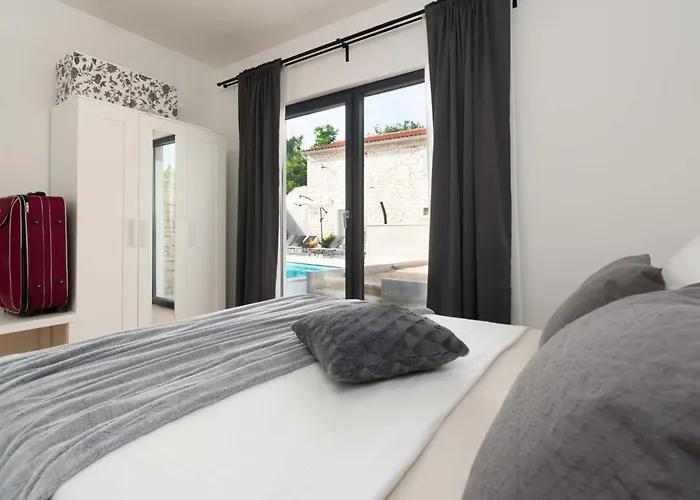 Designer Simone - Modern Und Heritage Style By Interhome Ferienhaus *