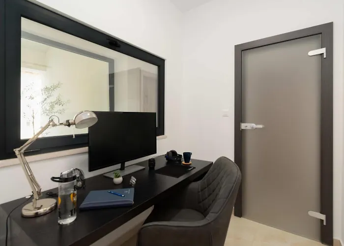 Designer Simone - Modern Und Heritage Style By Interhome