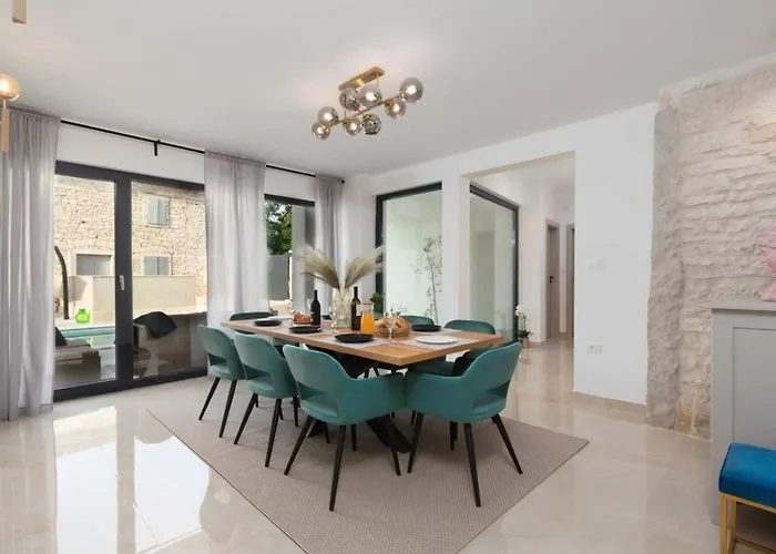 Designer Simone - Modern Und Heritage Style By Interhome Ferienhaus Tinjan