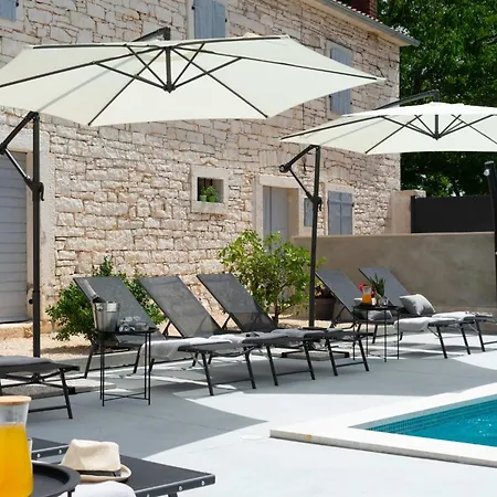 Designer Simone - Modern Und Heritage Style By Interhome