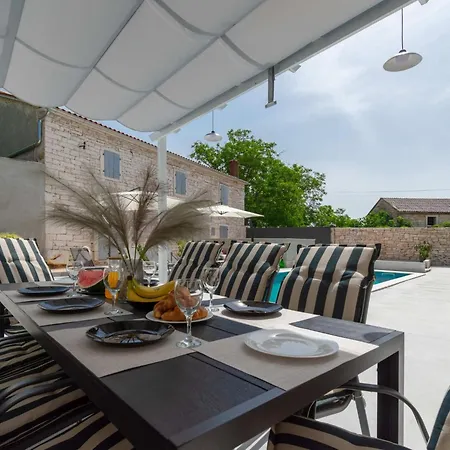 Designer Simone - Modern Und Heritage Style By Interhome Σπίτι διακοπών