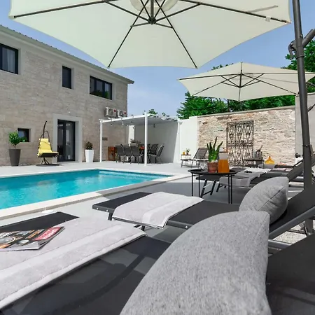 Σπίτι διακοπών Designer Simone - Modern Und Heritage Style By Interhome Tinjan