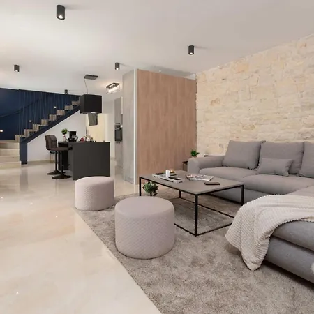 Designer Simone - Modern Und Heritage Style By Interhome Tinjan