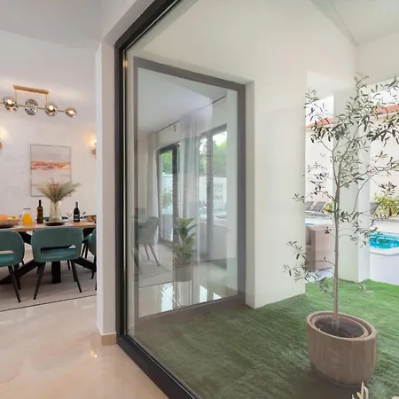 Designer Simone - Modern Und Heritage Style By Interhome *