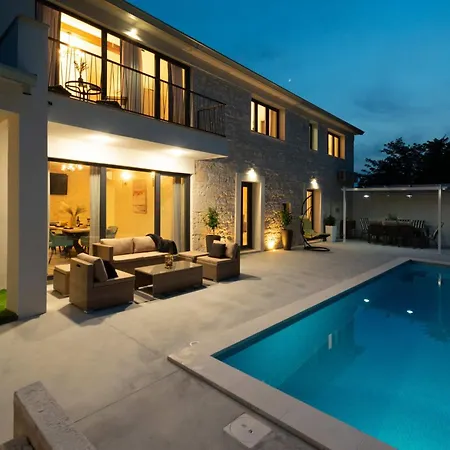 Designer Simone - Modern Und Heritage Style By Interhome *